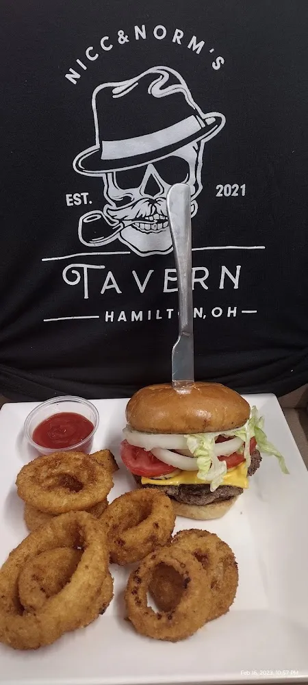 Cheeseburger and Onion Rings